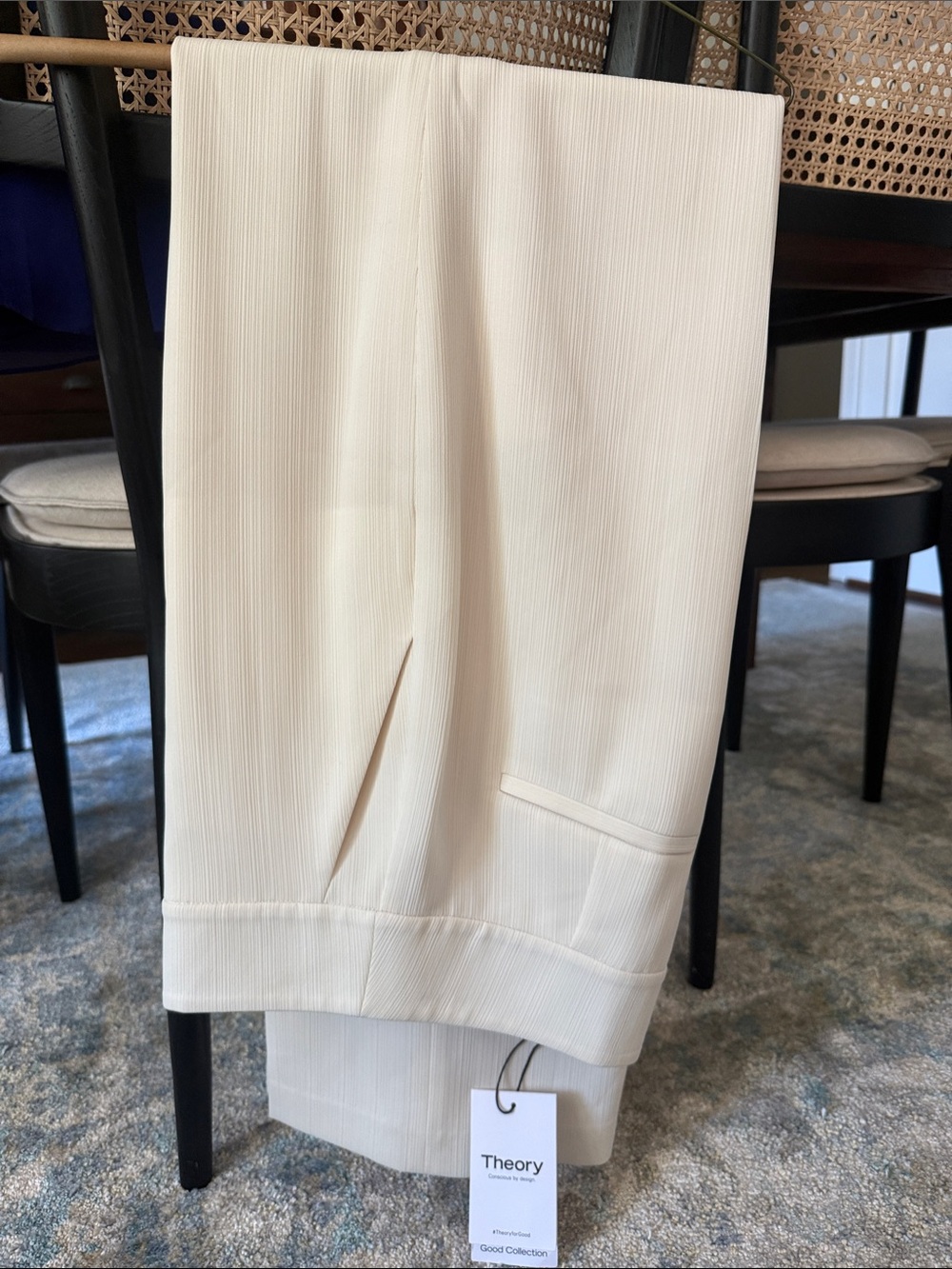Theory Ivory Flat Front Dress Pants with Pockets. New with tags. Size 8